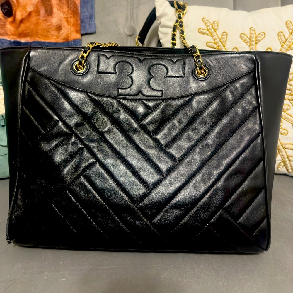 Tory Burch Black Leather purse